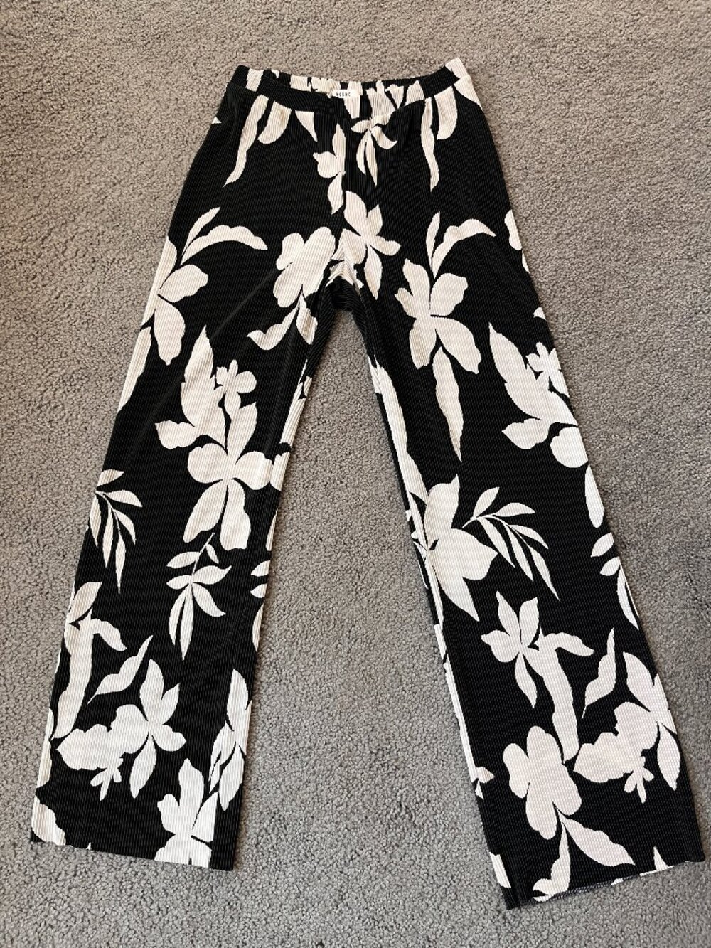 RO & DE BLACK & WHITE FLORAL MICRO PLEAT PALAZZO PANTS PULL ON ELASTIC WAIST - S